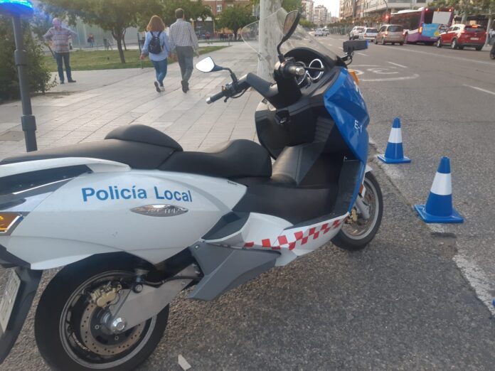 Moto de la Policía Local de Palencia. / Óscar Herrero