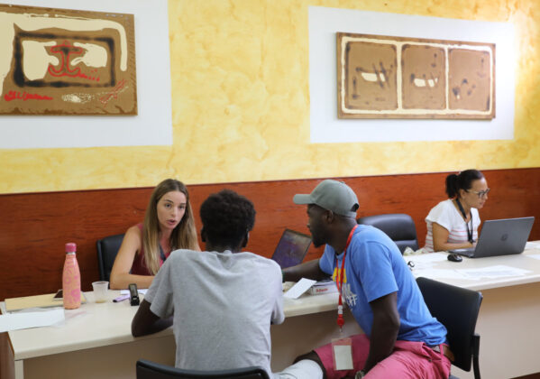 Subsaharianos de Mali y Senegal en el centro Barnabitas de Palencia, gestionado por la orden San Juan de Dios, se preparan para su integración