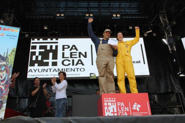 Entrega de premios en la Carrera de Autos Locos en Palencia