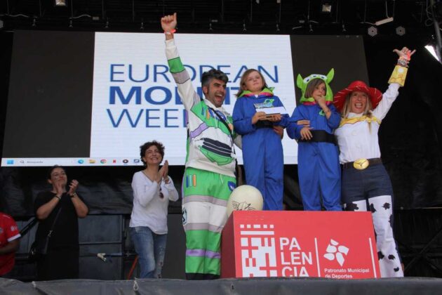 Entrega de premios en la Carrera de Autos Locos en Palencia