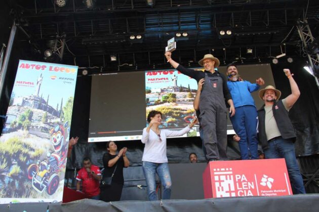 Entrega de premios en la Carrera de Autos Locos en Palencia