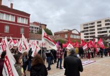 Imagen de una concentración de CCOO y UGT en Palencia.