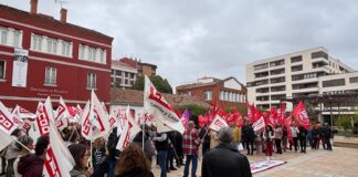 Imagen de una concentración de CCOO y UGT en Palencia.