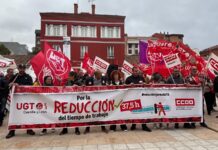 Concentración de CCOO y UGT en Palencia para exigir la reducción de la jornada laboral