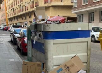 Contenedor de basura en Palencia a día de 11 de septiembre