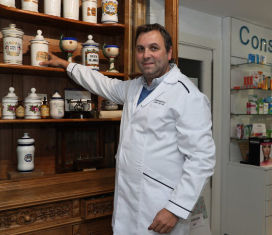 El farmacéutico y doctor José Luis Nájera, es miembro de la FIP (Federacion Intermacional de Farmacéuticos encargado del análisis de farmacia comunitaria en el ámbito europeo