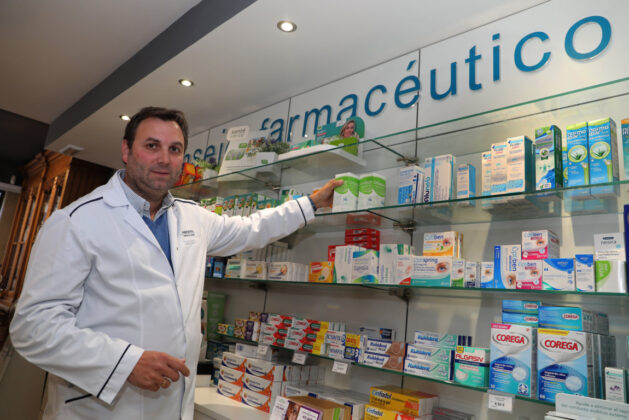 El farmacéutico y doctor José Luis Nájera, es miembro de la FIP (Federacion Intermacional de Farmacéuticos encargado del análisis de farmacia comunitaria en el ámbito europeo