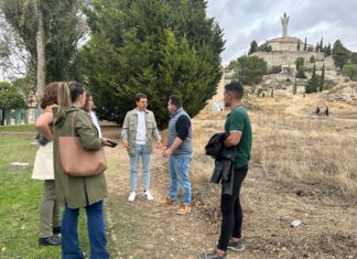 Imaden del Grupo Popular en su visita al barrio del Cristo