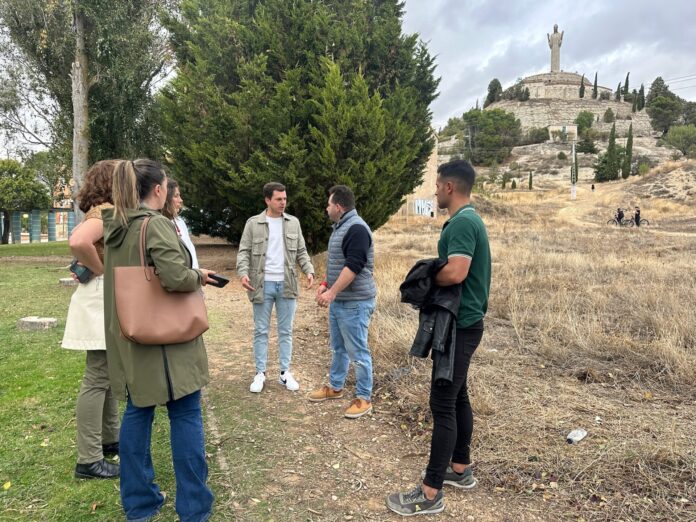 Imaden del Grupo Popular en su visita al barrio del Cristo