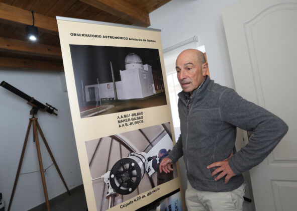 Javier Treceño en su observatorio astronómico en Marcilla de Campos