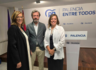 Los diputados nacionales, Milagros Margos y Miguel Ángel Paniagua, junto con la presidenta provincial del PP, Ángeles Armisén