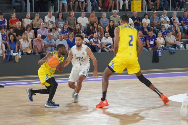 Palencia Baloncesto - Partido de Pretemporada frente a Petróleos Luanda. Sergio Lozano