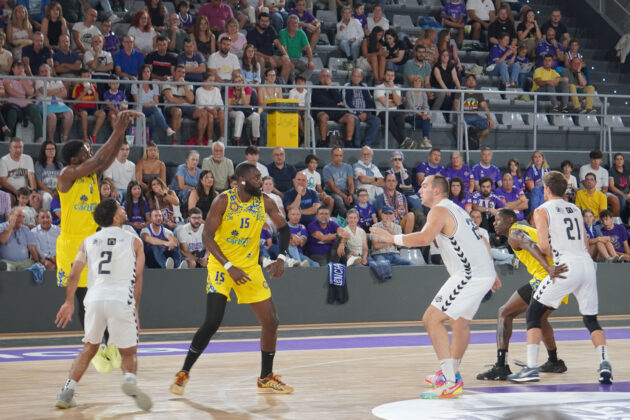 Palencia Baloncesto - Partido de Pretemporada frente a Petróleos Luanda. Sergio Lozano