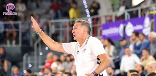 Luis Guil, entrenador del Palencia Baloncesto frente al Gran Canaria B