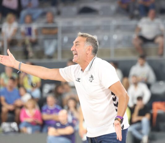 Luis Guil en el partido ante Oviedo. / @fotografiardiaz