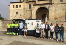 Presentación de la nueva barredora en Paredes de Nava