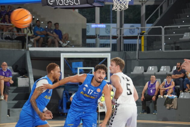 Amistoso Palencia Baloncesto-Oviedo. / Sergio Lozano