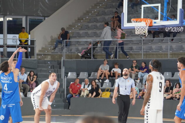 Amistoso Palencia Baloncesto-Oviedo. / Sergio Lozano