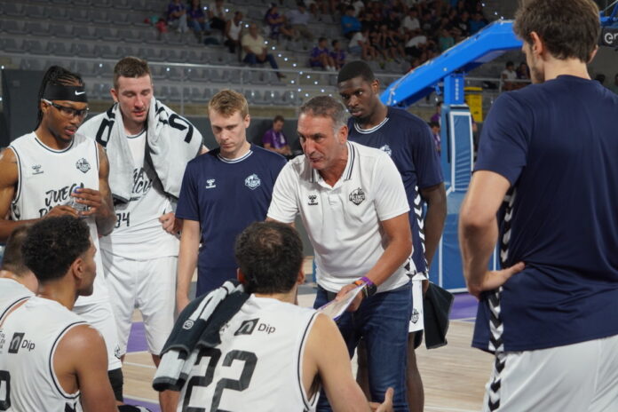 Amistoso Palencia Baloncesto-Oviedo. / Sergio Lozano