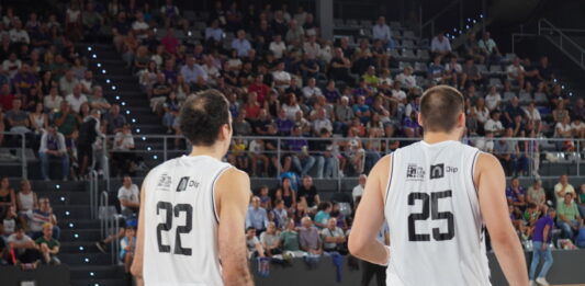 Amistoso Palencia Baloncesto-Oviedo. / Sergio Lozano