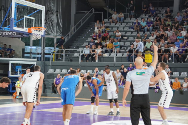 Amistoso Palencia Baloncesto-Oviedo. / Sergio Lozano