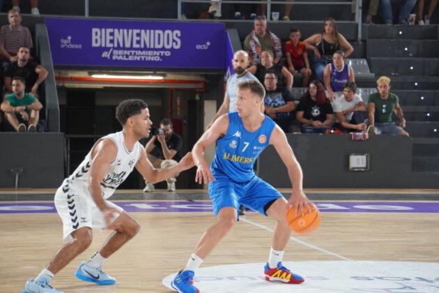 Amistoso Palencia Baloncesto-Oviedo. / Sergio Lozano