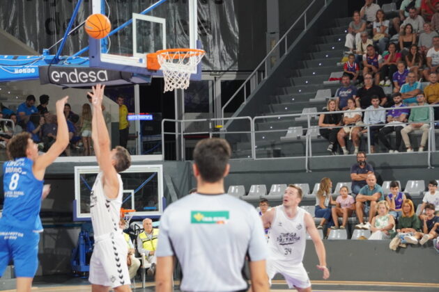 Amistoso Palencia Baloncesto-Oviedo. / Sergio Lozano