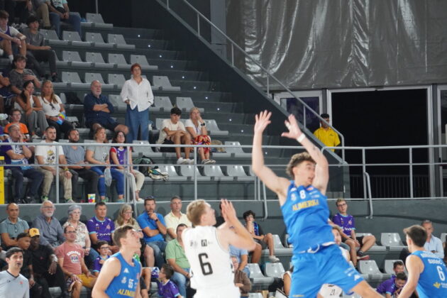 Amistoso Palencia Baloncesto-Oviedo. / Sergio Lozano