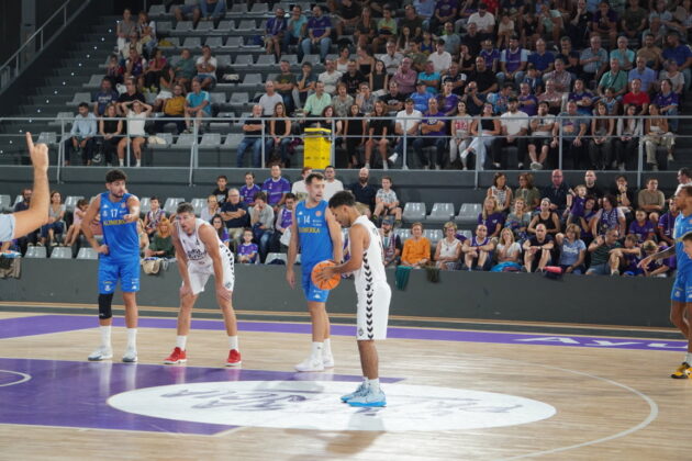 Amistoso Palencia Baloncesto-Oviedo. / Sergio Lozano