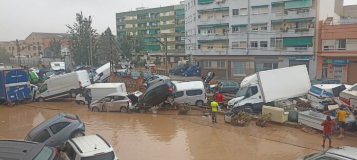 ICAL . Daños causados por la Dana en Valencia. En la imagen la localidad de Benetússer, facilitada por el leonés Rubén, residente en la zona afectada