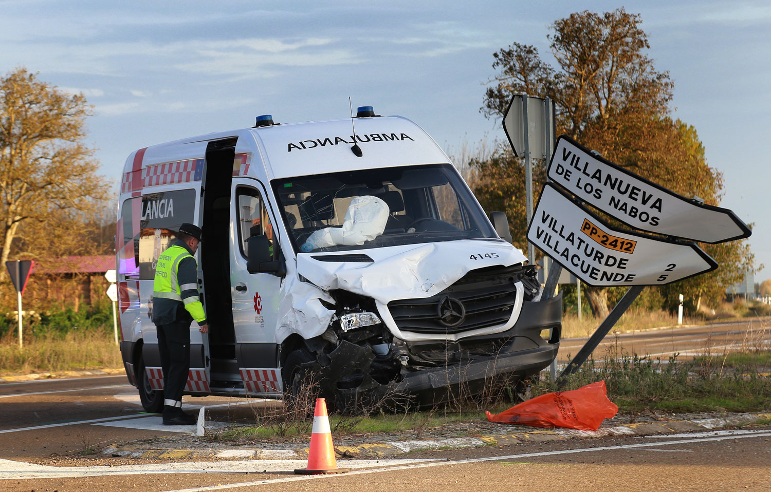 Accidente de tráfico en Villanueva de los Nabos, en el término municipal de Villaturde Brágimo - ICAL