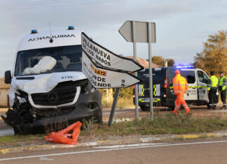 Accidente de tráfico en Villanueva de los Nabos, en el término municipal de Villaturde Brágimo - ICAL