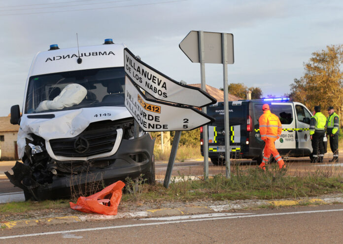 Accidente de tráfico en Villanueva de los Nabos, en el término municipal de Villaturde Brágimo - ICAL