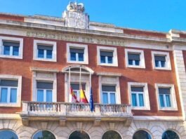 Banderas a media asta en Palencia, en el primer día de luto oficial en recuerdo de las víctimas de la DANA