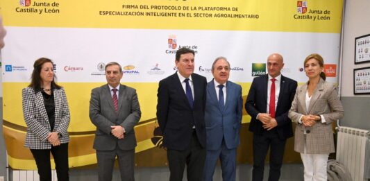 Firma del protocolo de la plataforma de especialización inteligente en el sector agroalimentario. JCYL