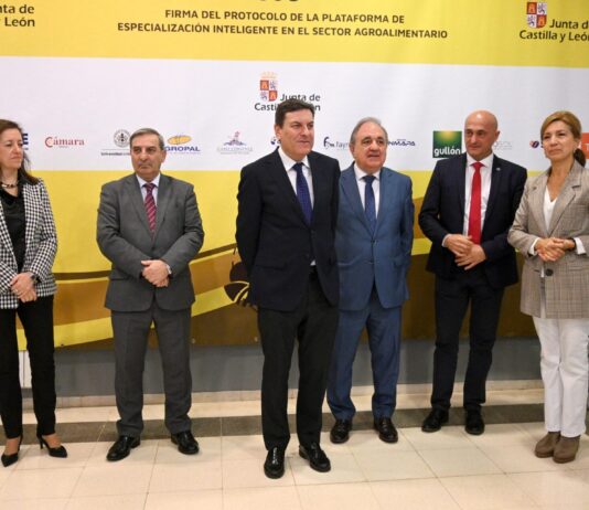 Firma del protocolo de la plataforma de especialización inteligente en el sector agroalimentario. JCYL