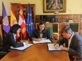 Firma entre Ayuntamiento de Palencia, Aquona y Cruz Roja