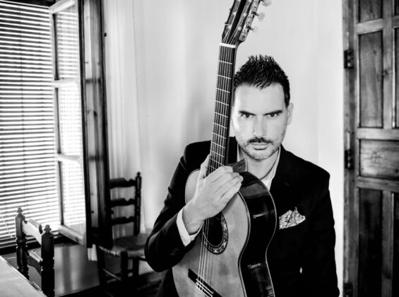 Guitarrista flamenco Carlos Piñana