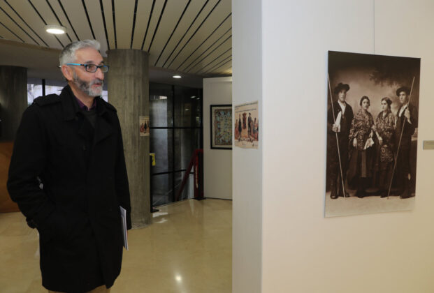 Foto: Brágimo - La indumentaria tradicional en Palencia a través del grabado y la estampa. Siglo XIX y XX, colección de Carlos Porro, en la imagen