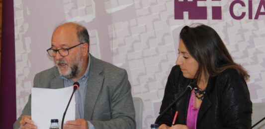 La alcaldesa de Palencia, Miriam Andrés y el concejal de Hacienda, Carlos Hernández, presentan la propuesta de Ordenanzas Fiscales del equipo de Gobierno