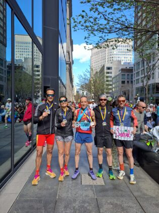 Luis junto a compañeros en una Maratón (1)