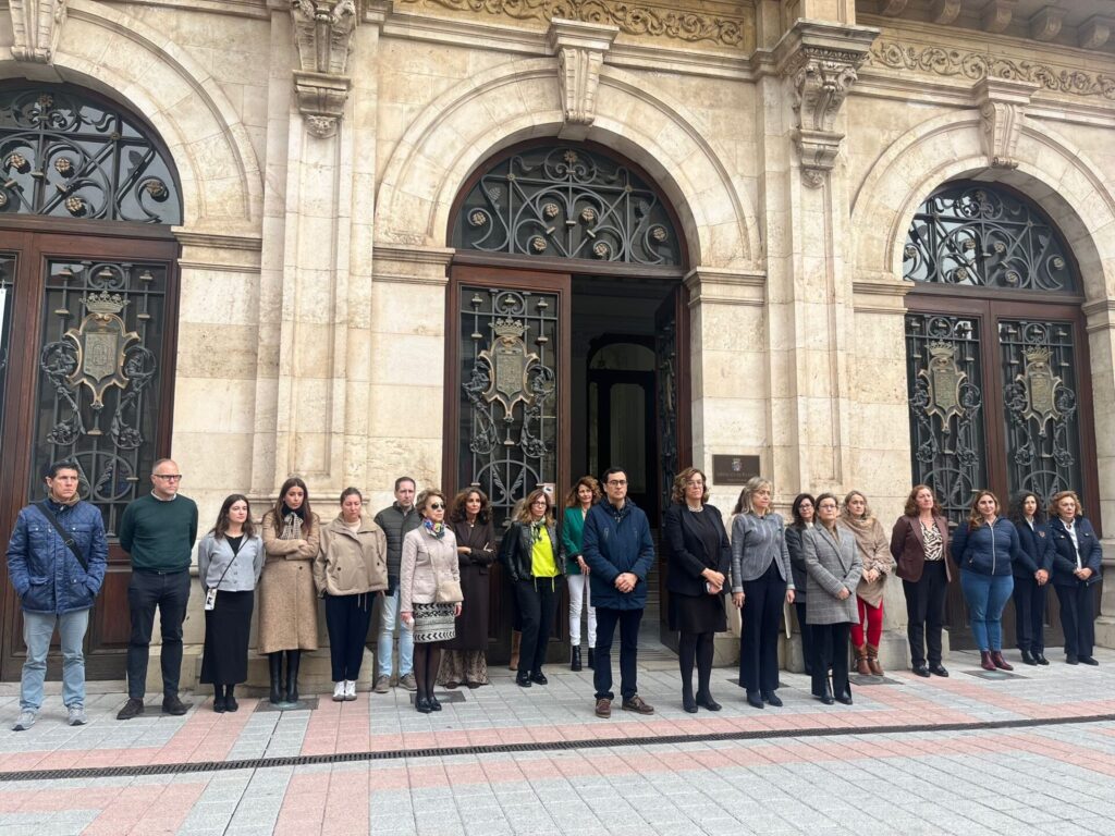 Minuto de silencio frente a la Diputación de Palencia