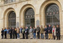 Minuto de silencio frente al Ayuntamiento de Palencia