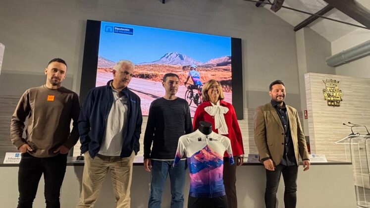 Presentación del maillot en el Centro Cultural Provincial de Palencia