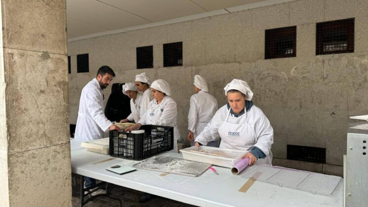 Reparto de fabiolines en PALENCIA - Día Mundial del Pan.jpeg