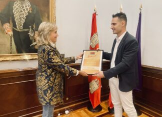 Securitas Direct ha entregado la Placa de Oro a la vicepresidenta Primera de la Diputación, María José de la Fuente