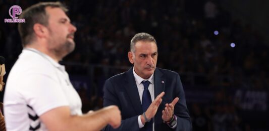 Luis Guil, entrenador del Palencia Baloncesto en su partido ante Movistar Estudiantes de la J4