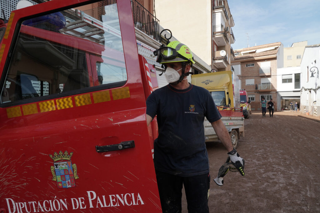  Alberto Marcos, jefe del operativo de los bomberos de la Diputación de Palencia en Aldaya. E Margareto, ICAL