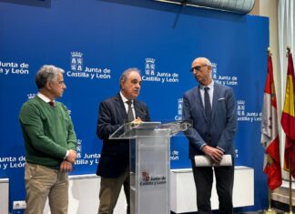 El delegado de la Junta, José Antonio Rubio, atiende a los medios tras la celebración del Consejo de Salud de Área