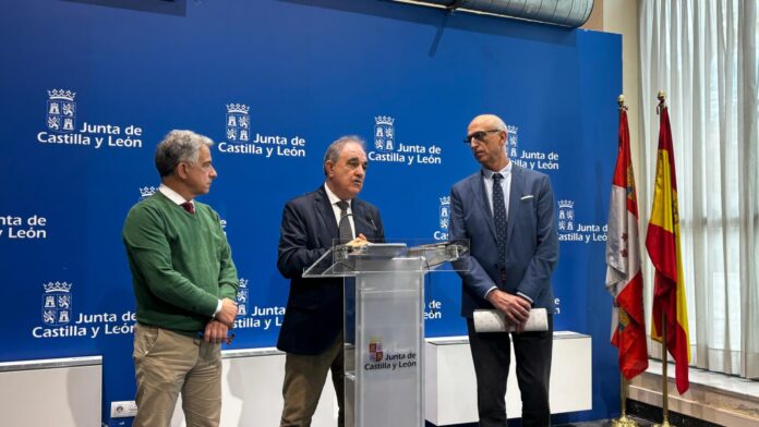 El delegado de la Junta, José Antonio Rubio, atiende a los medios tras la celebración del Consejo de Salud de Área